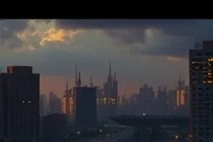 午夜面包房封面，凌晨灯光下刚出炉的面包摆满铁架